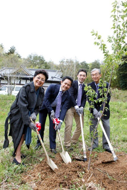 20130512_plant_tree.jpg